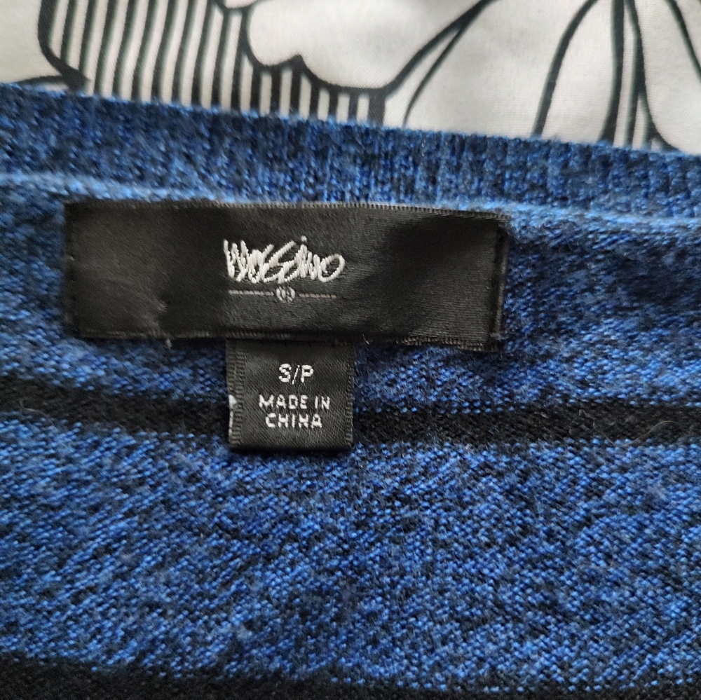 Mossimo v-neck sweater. Marled Blue and black stripe. New. Size Small petite. - Picture 2 of 7